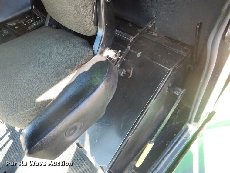 image for item DG5937 1988 John Deere 7720 Titan II combine