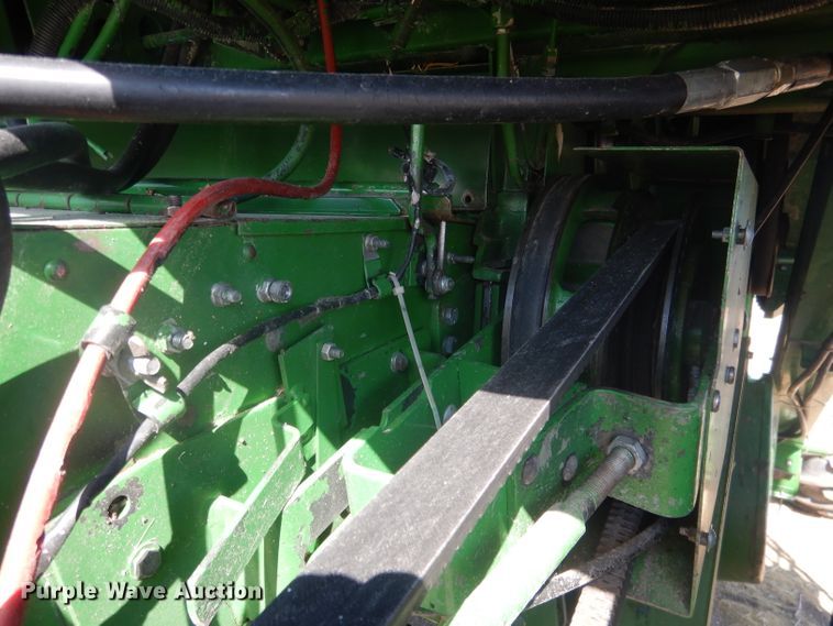 image for item DG5937 1988 John Deere 7720 Titan II combine