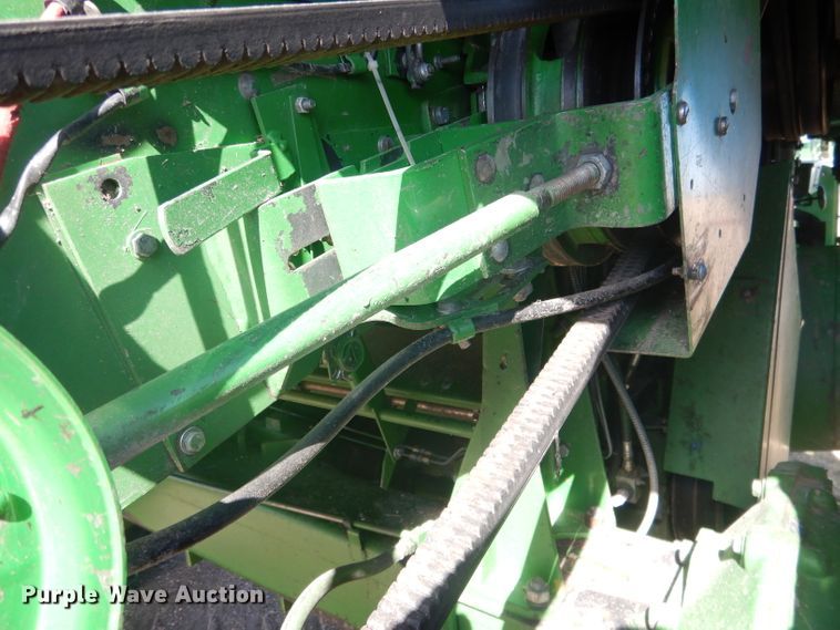 image for item DG5937 1988 John Deere 7720 Titan II combine