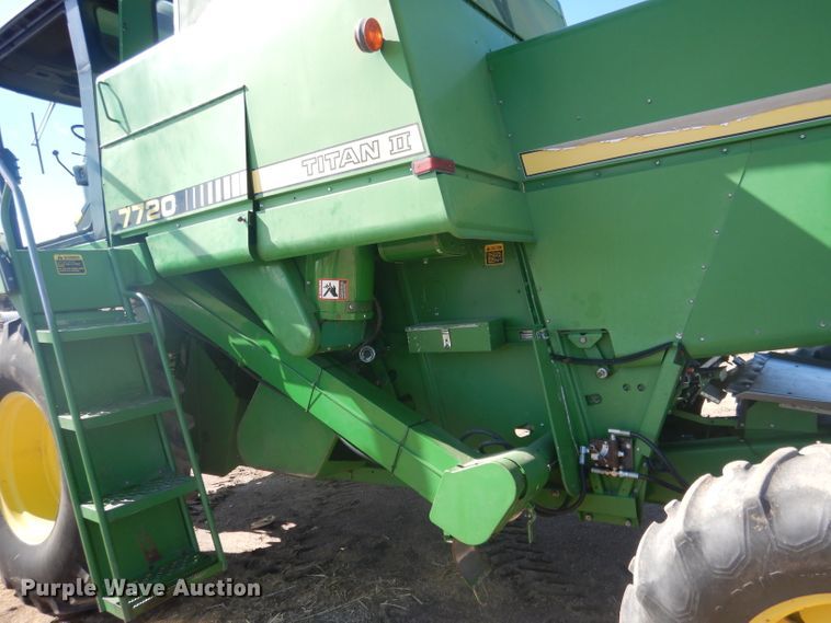 image for item DG5937 1988 John Deere 7720 Titan II combine