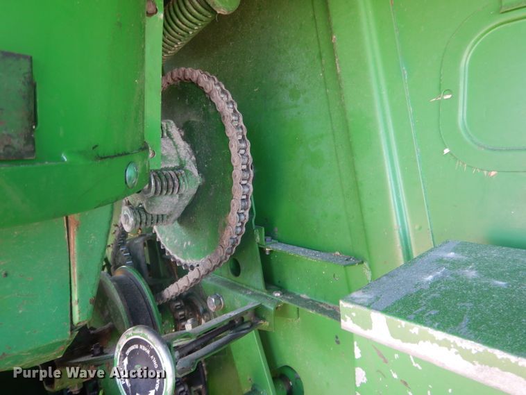 image for item DG5937 1988 John Deere 7720 Titan II combine