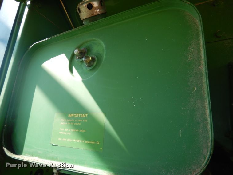 image for item DG5937 1988 John Deere 7720 Titan II combine