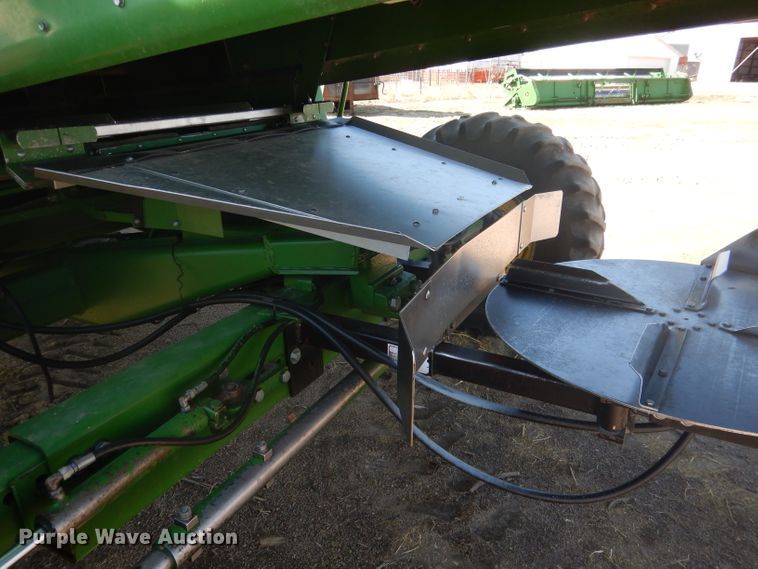 image for item DG5937 1988 John Deere 7720 Titan II combine