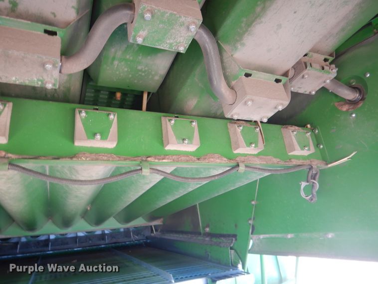 image for item DG5937 1988 John Deere 7720 Titan II combine