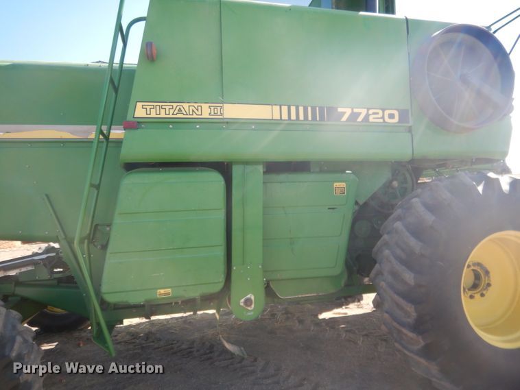image for item DG5937 1988 John Deere 7720 Titan II combine