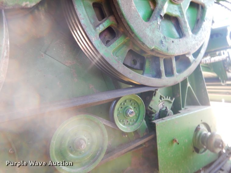 image for item DG5937 1988 John Deere 7720 Titan II combine