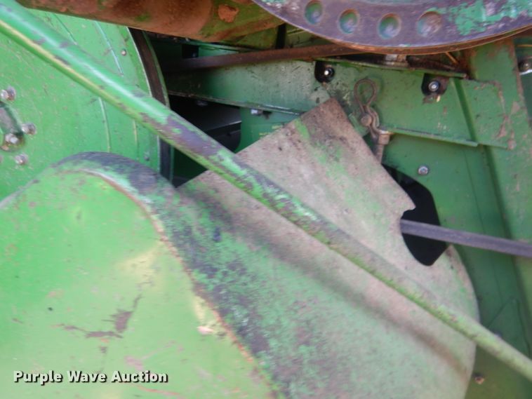 image for item DG5937 1988 John Deere 7720 Titan II combine
