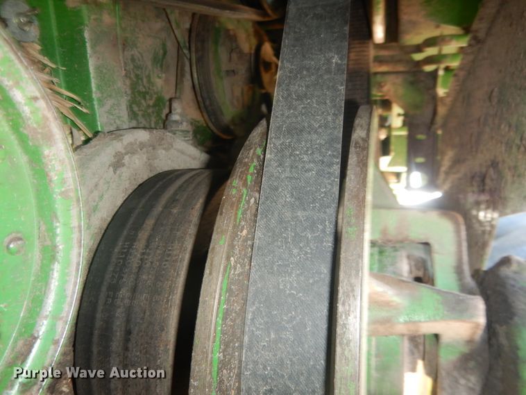 image for item DG5937 1988 John Deere 7720 Titan II combine