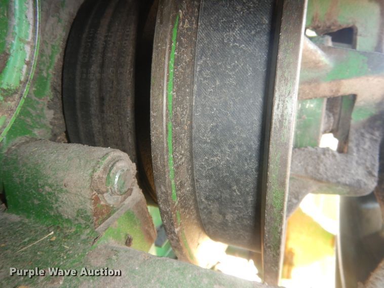 image for item DG5937 1988 John Deere 7720 Titan II combine