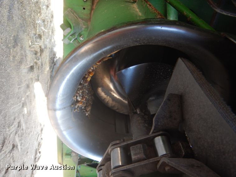 image for item DG5937 1988 John Deere 7720 Titan II combine