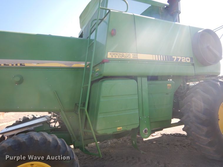 image for item DG5937 1988 John Deere 7720 Titan II combine