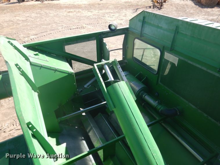 image for item DG5937 1988 John Deere 7720 Titan II combine