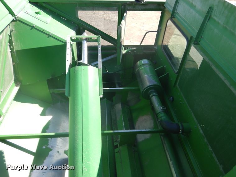 image for item DG5937 1988 John Deere 7720 Titan II combine