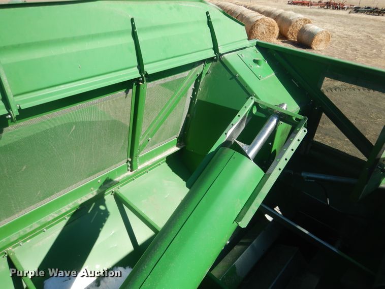 image for item DG5937 1988 John Deere 7720 Titan II combine