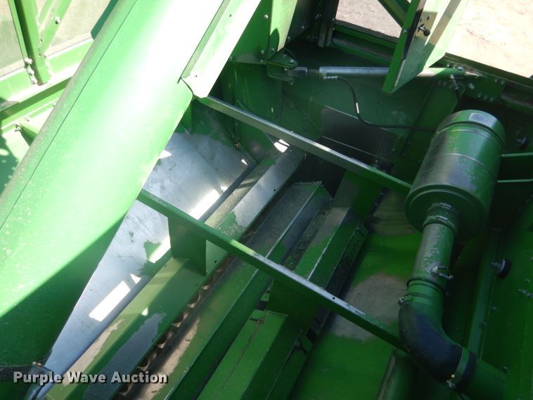 image for item DG5937 1988 John Deere 7720 Titan II combine