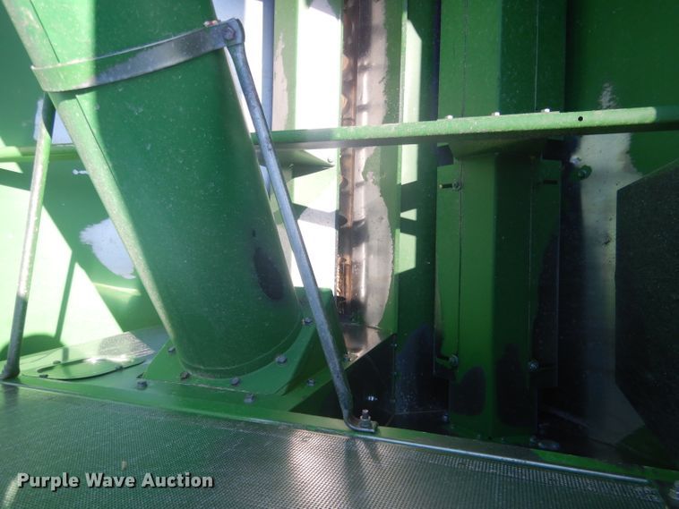 image for item DG5937 1988 John Deere 7720 Titan II combine