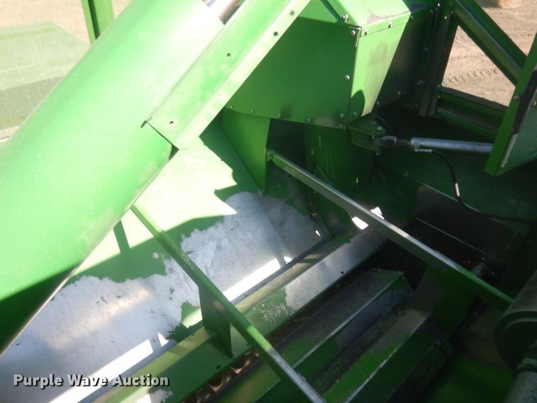 image for item DG5937 1988 John Deere 7720 Titan II combine