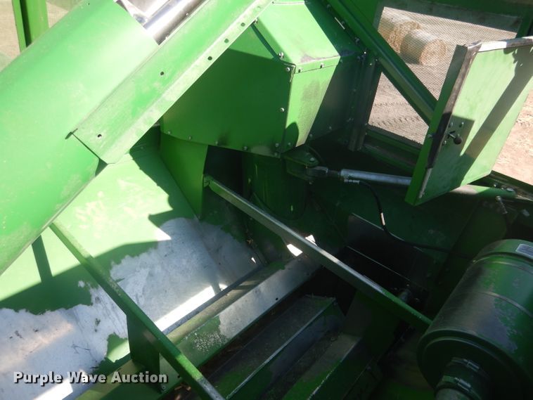 image for item DG5937 1988 John Deere 7720 Titan II combine