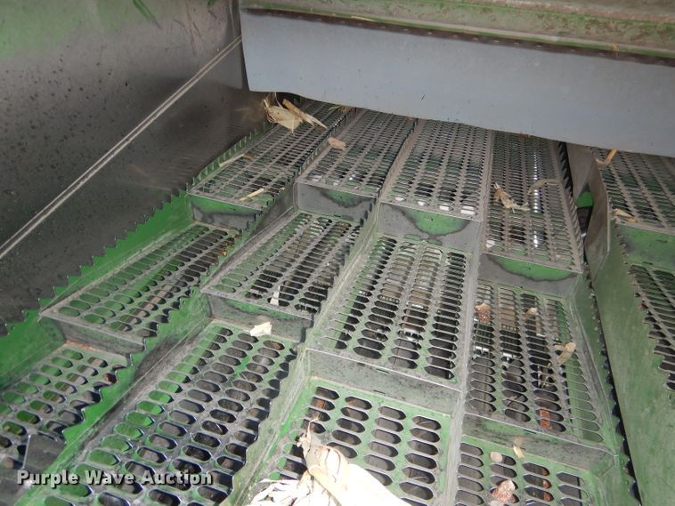 image for item DG5937 1988 John Deere 7720 Titan II combine