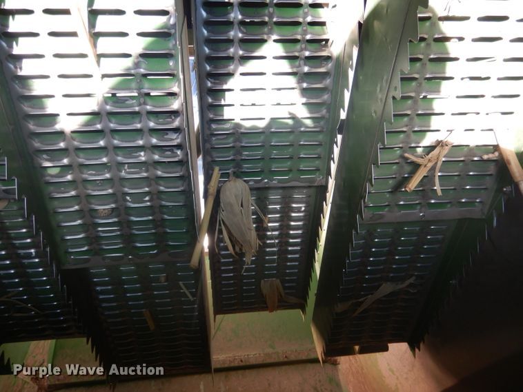 image for item DG5937 1988 John Deere 7720 Titan II combine