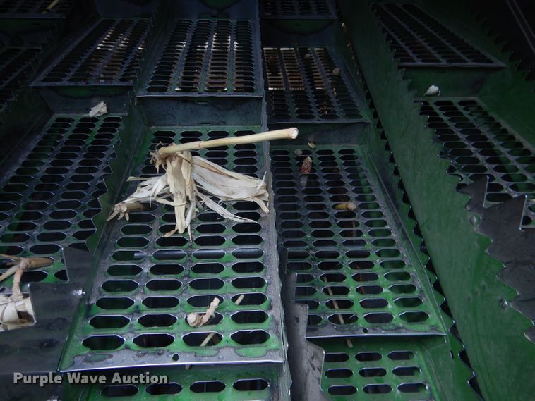 image for item DG5937 1988 John Deere 7720 Titan II combine