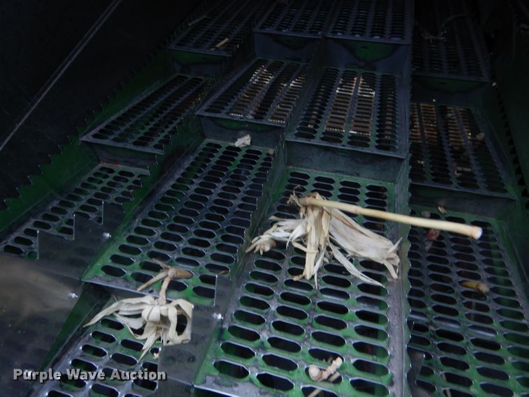 image for item DG5937 1988 John Deere 7720 Titan II combine