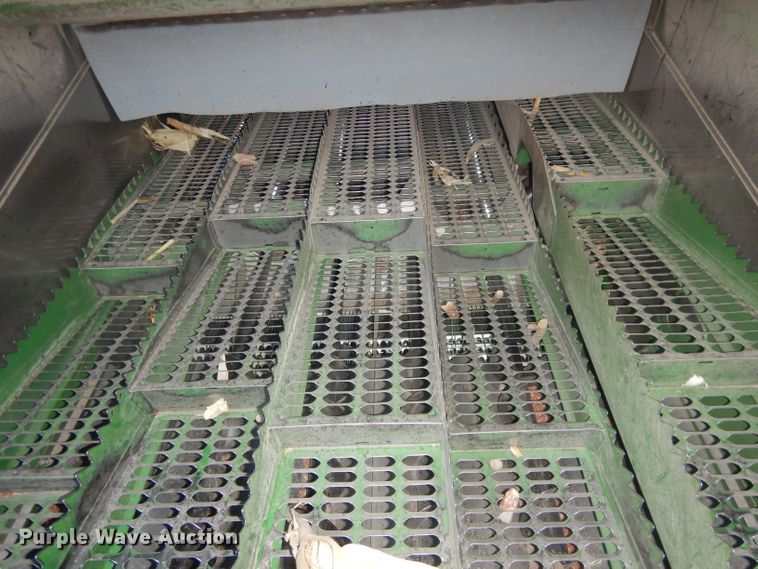 image for item DG5937 1988 John Deere 7720 Titan II combine