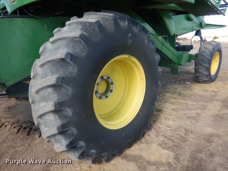 image for item DG5937 1988 John Deere 7720 Titan II combine