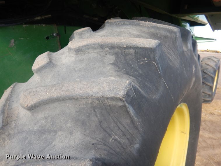 image for item DG5937 1988 John Deere 7720 Titan II combine