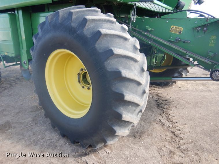 image for item DG5937 1988 John Deere 7720 Titan II combine