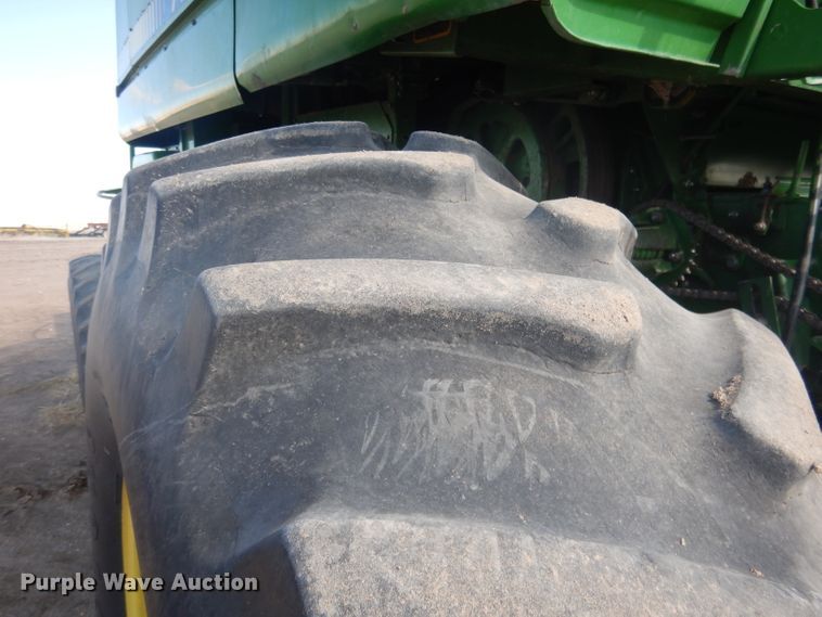 image for item DG5937 1988 John Deere 7720 Titan II combine