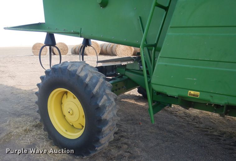 image for item DG5937 1988 John Deere 7720 Titan II combine