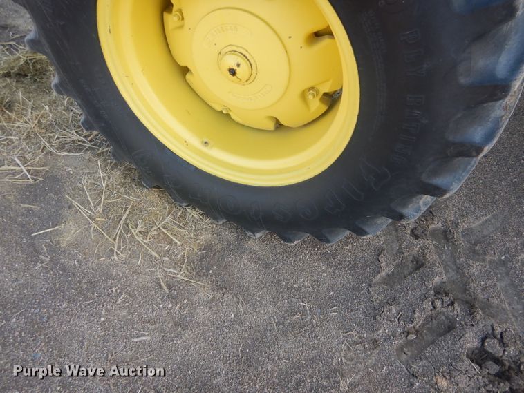 image for item DG5937 1988 John Deere 7720 Titan II combine