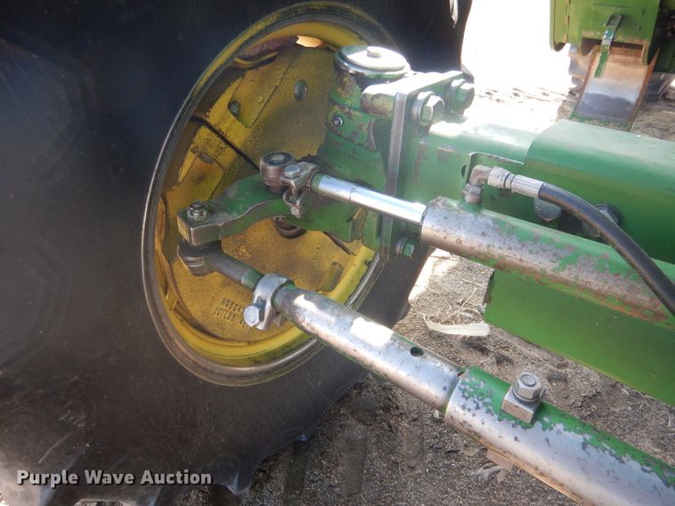 image for item DG5937 1988 John Deere 7720 Titan II combine