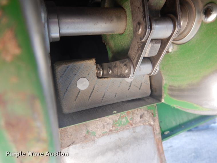 image for item DG5937 1988 John Deere 7720 Titan II combine