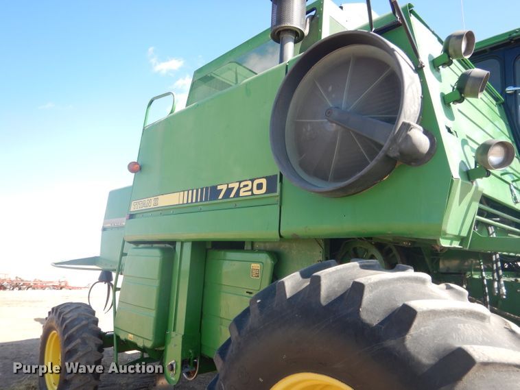 image for item DG5937 1988 John Deere 7720 Titan II combine