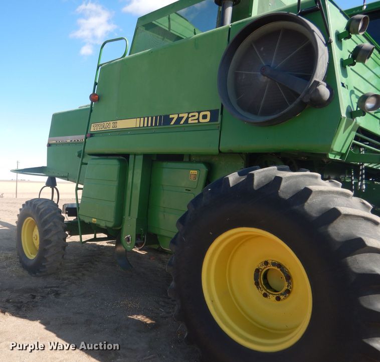 image for item DG5937 1988 John Deere 7720 Titan II combine
