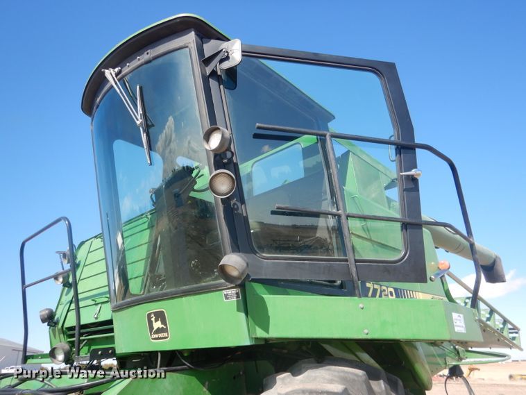image for item DG5937 1988 John Deere 7720 Titan II combine