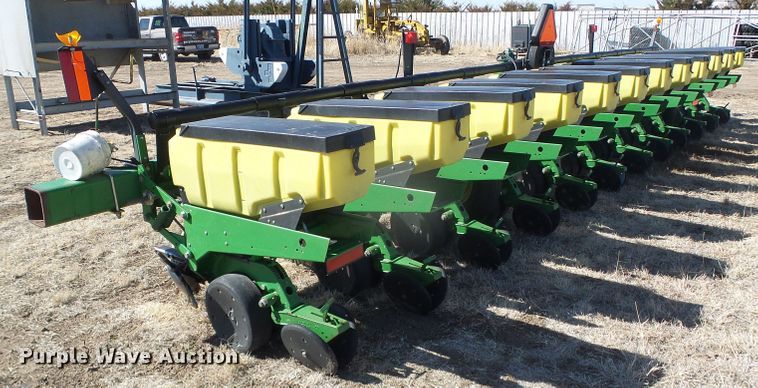 image for item DH4827 John Deere no-till planter