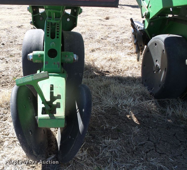 image for item DH4827 John Deere no-till planter