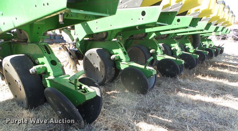image for item DH4827 John Deere no-till planter