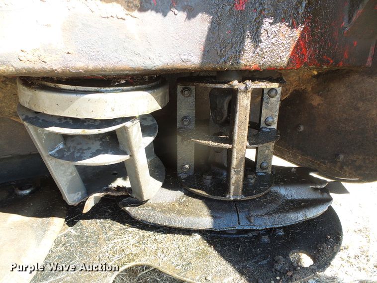 image for item DH4835 AGCO Razor Bar disc windrower head