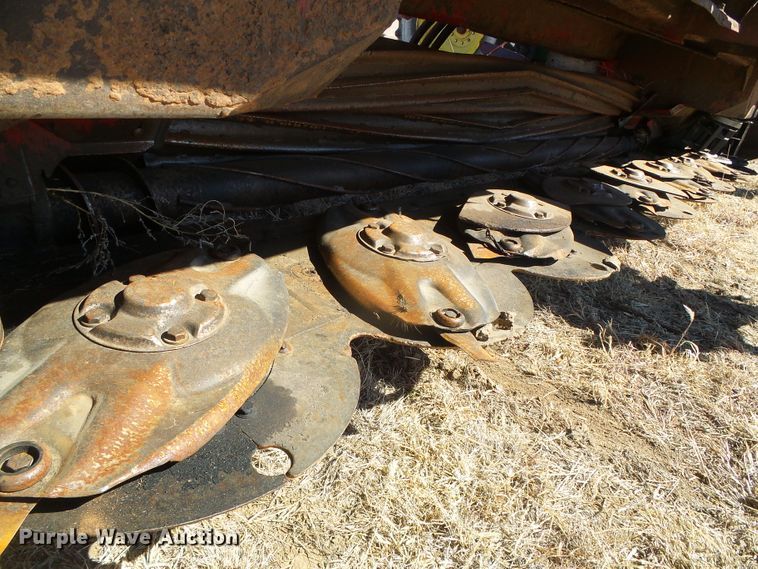 image for item DH4835 AGCO Razor Bar disc windrower head