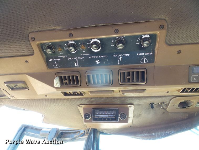 image for item DH4836 1984 John Deere 8650 4WD tractor