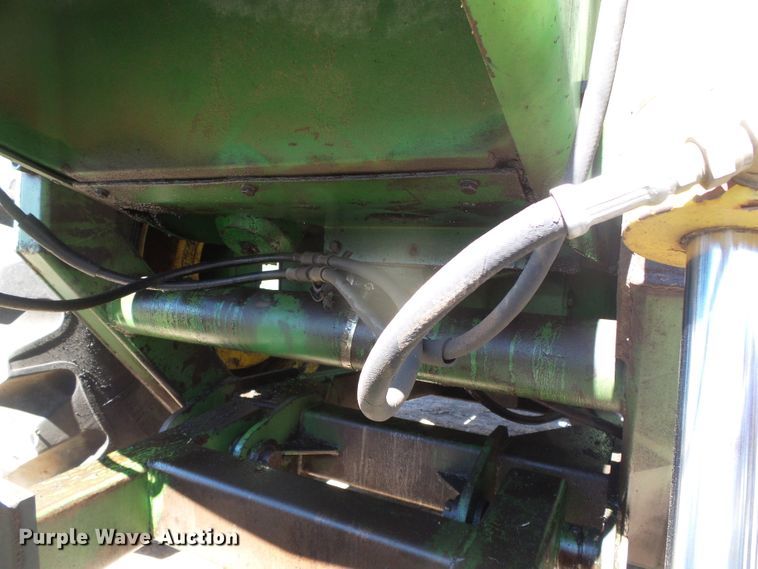 image for item DH4836 1984 John Deere 8650 4WD tractor