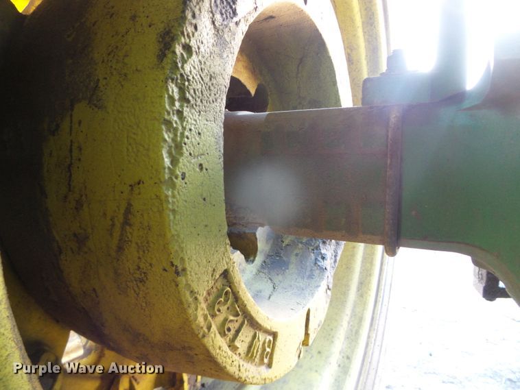 image for item DH4836 1984 John Deere 8650 4WD tractor