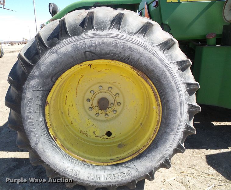 image for item DH4836 1984 John Deere 8650 4WD tractor