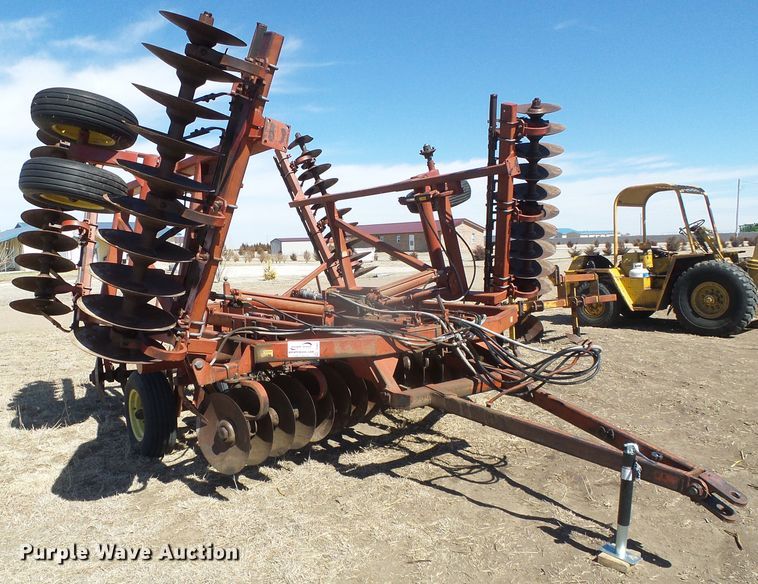 Sunflower 1231-24 tandem disk in Sublette, KS | Item DH4837 sold