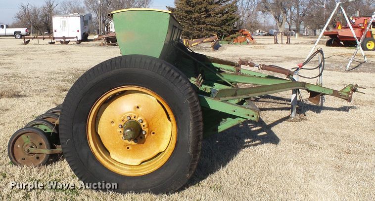 image for item DH4854 John Deere DRA grain drill