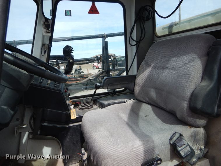 image for item DH6448 2005 SpraCoupe 4450 sprayer